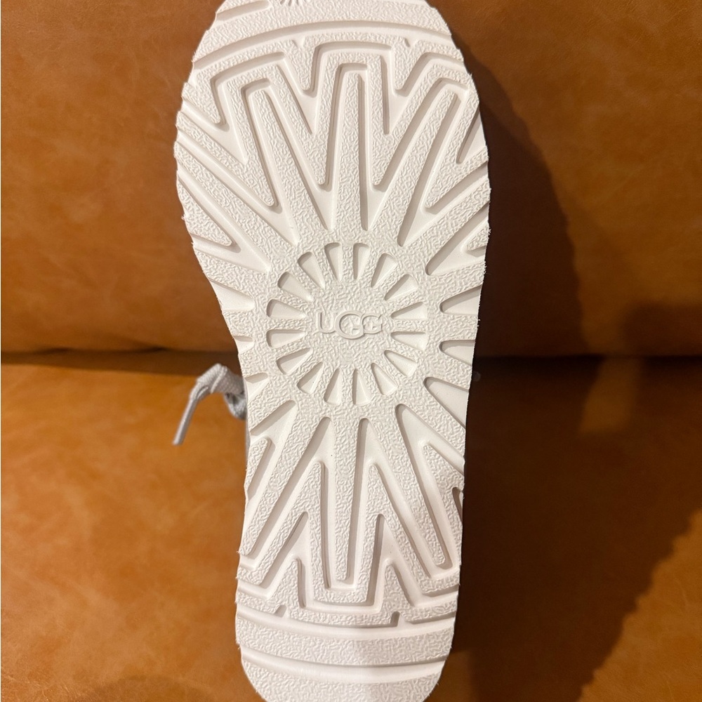 UGG Lo Lowmel- women’s Gray suede - Picture 7 of 7